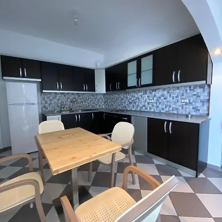 Henardi Hotel *
